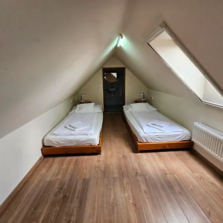Zoli -nori Koelcsey 32 Apartmán *