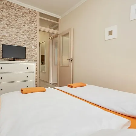 Zoli -nóri Kölcsey 32