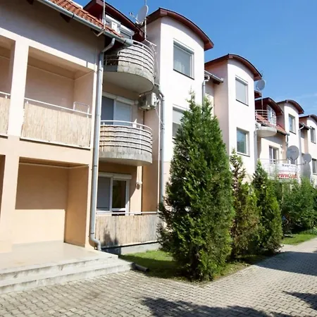 Zoli -nori Koelcsey 32 Apartment *